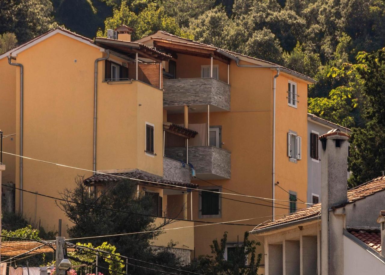 And Roberto B. Apartmán Valun