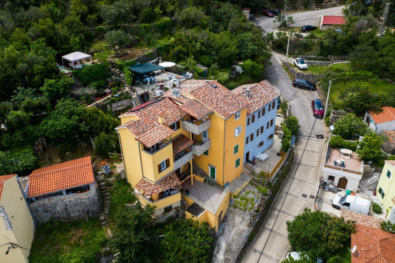 Apartment And Roberto B. Valun