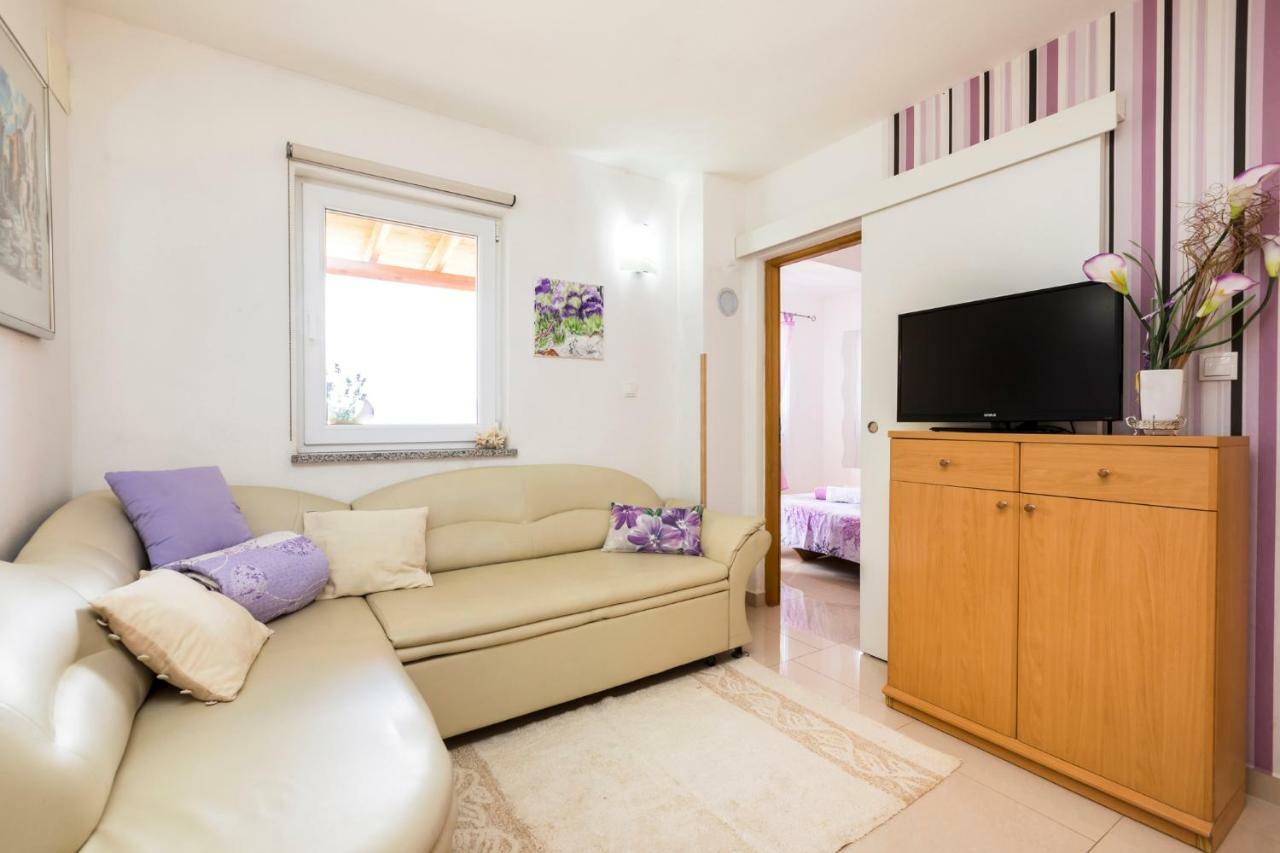 And Roberto B. Apartma *