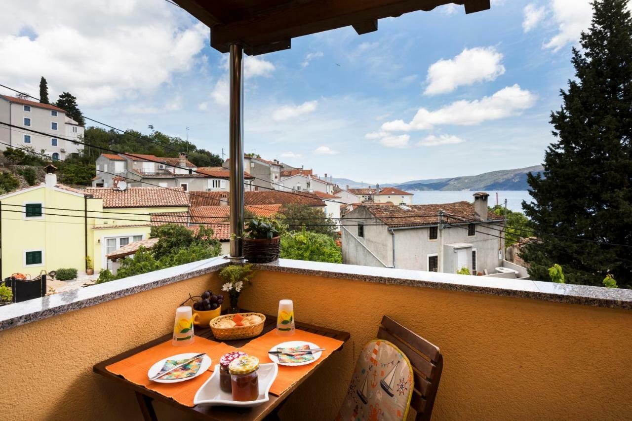 And Roberto B. Apartment Valun