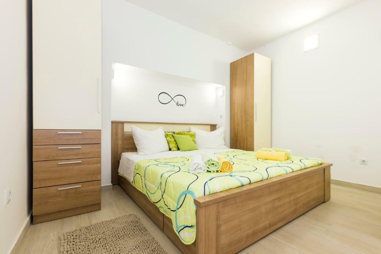 And Roberto B. Apartmán