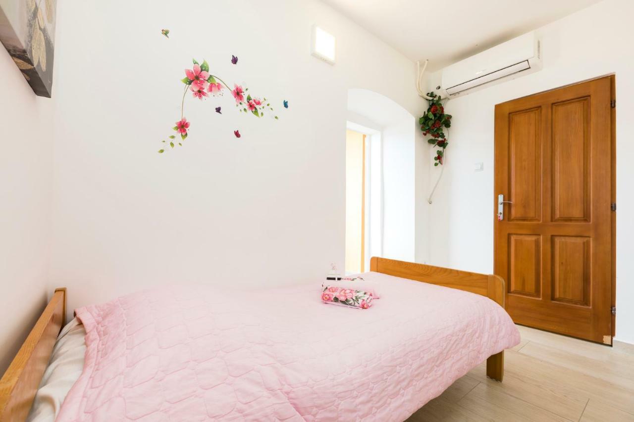 And Roberto B. Apartment