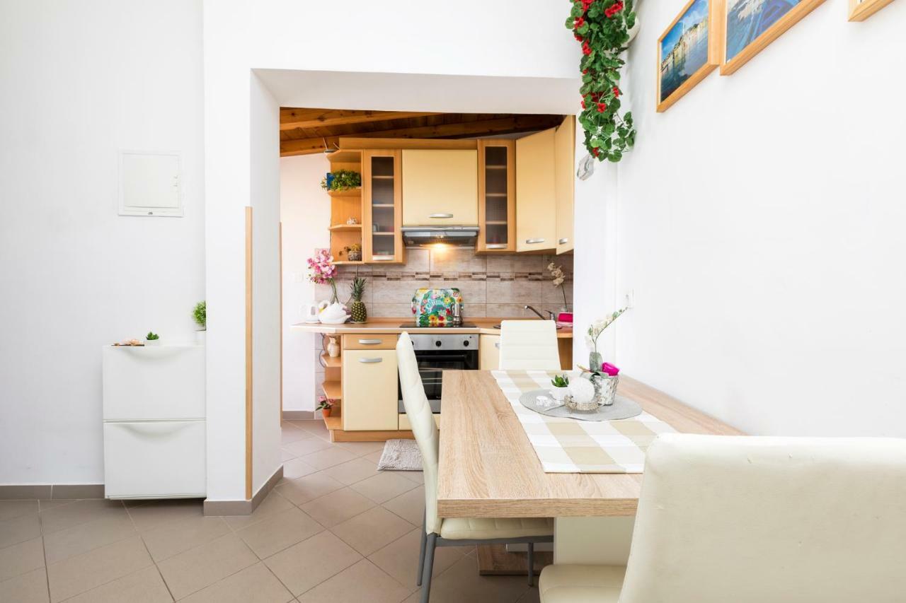 And Roberto B. Apartma