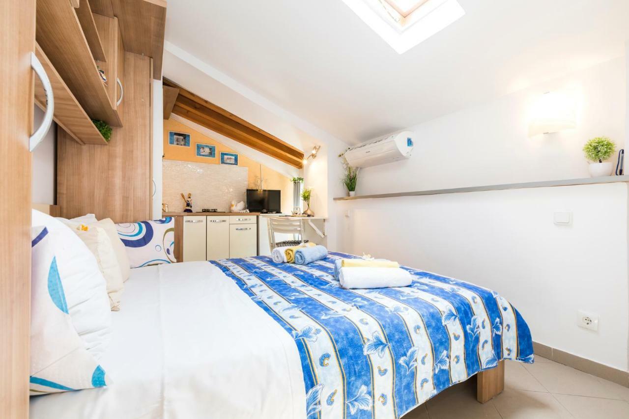 And Roberto B. Apartment Valun
