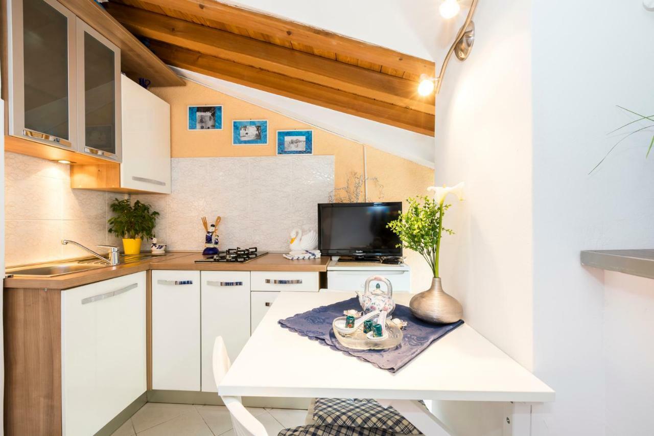 And Roberto B. Apartment *